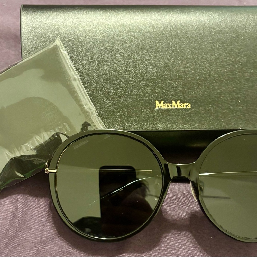 MaxMara Elegant Black Sunglasses